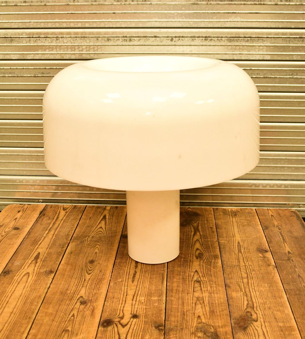 A Luigi Massoni for Guzzini large mushroom table lamp that sold for £320. Halls Fine Art